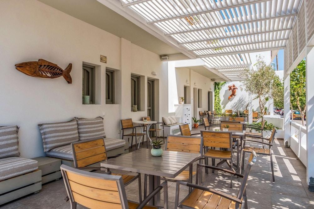Aris Hotel 3*